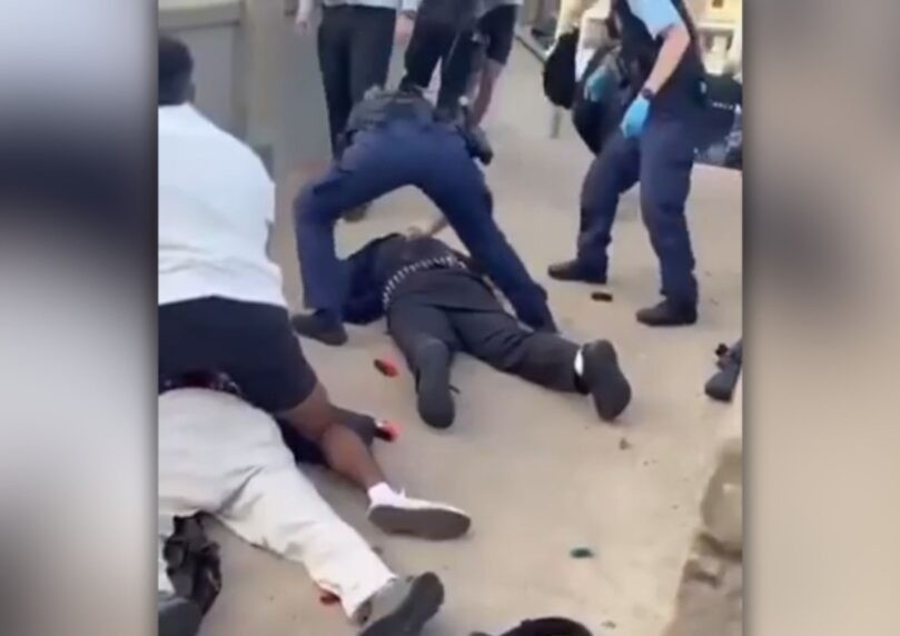 עד ראייה בטבח בסידני: "השוטרים ברחו, לא היה מושג מה קורה"