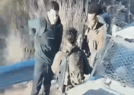 תיעוד: הלוחמים נצמדו למחבל כדי לבדוק אותו - כשלפתע שלף סכין