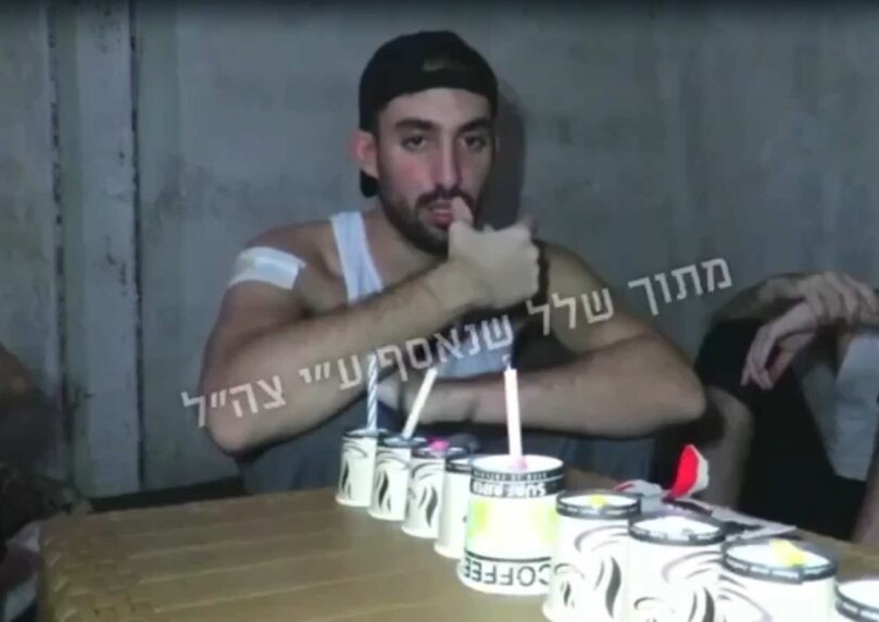 מצמרר: ששת החטופים שנרצחו בשבי מדליקים נרות חנוכה | צפו