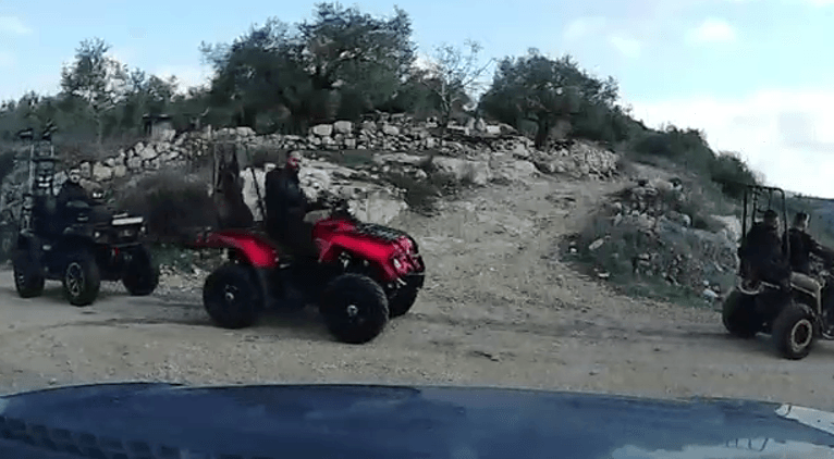 עשרות ערבים חמושים על טרקטורונים - דקות מיישובים ישראלים