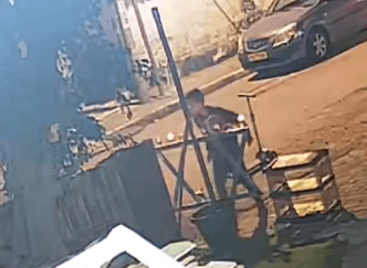 חקירה נפתחה בגין ביזוי נרות חנוכייה ברמלה | התיעוד המרתיח