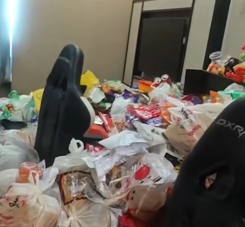 צפו: התארח במלון במשך שנתיים רצופות - וכך השאיר את החדר