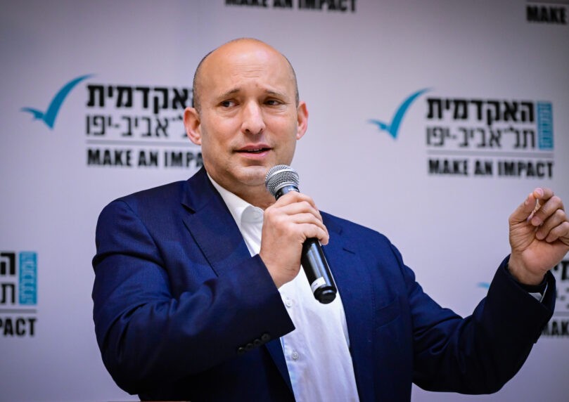 "במילה אחת - לחץ": הזיגזג של נפתלי בנט לקראת הבחירות