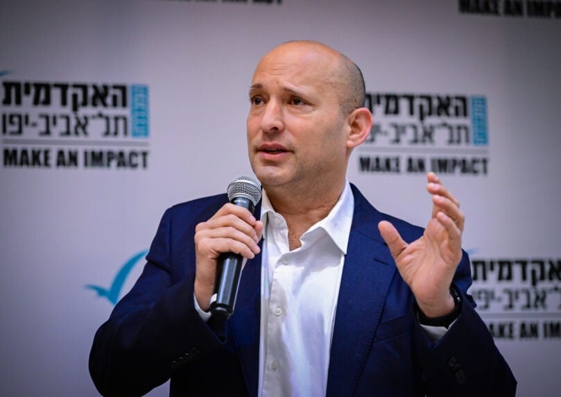 בנט בהימור אחרון: האם הזיגזג למרכז-שמאל יסתיים בהתרסקות?