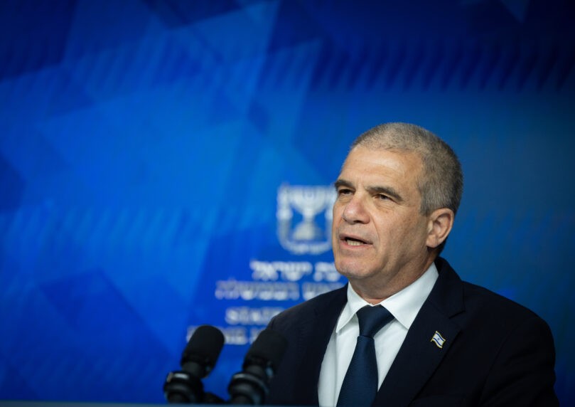 גל הירש יוצא למאבק משפטי בעקבות איומים והכפשות שספג