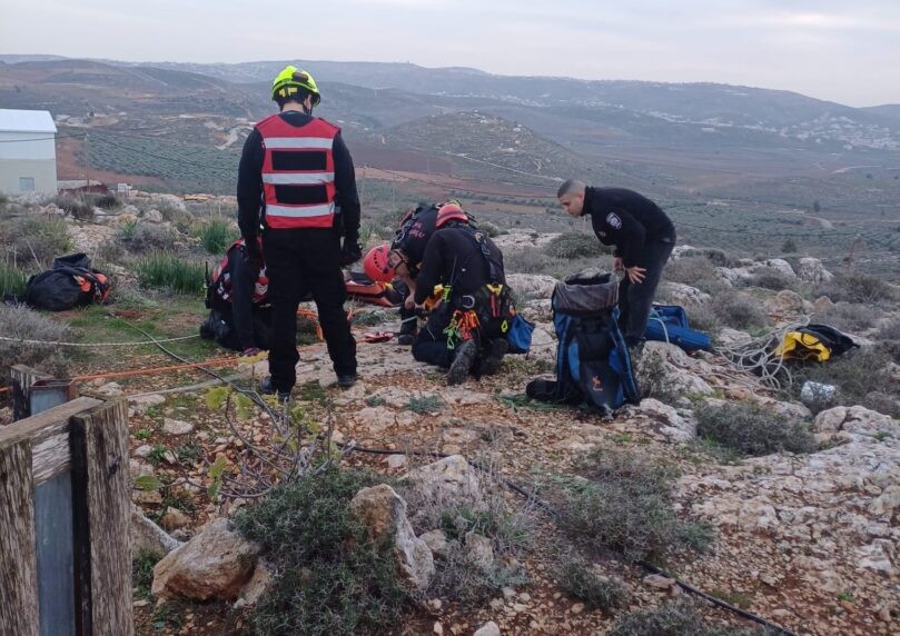 חילוץ דרמטי: בן 7 נלכד בבור בעומק 14 מטרים | צפו בתיעוד