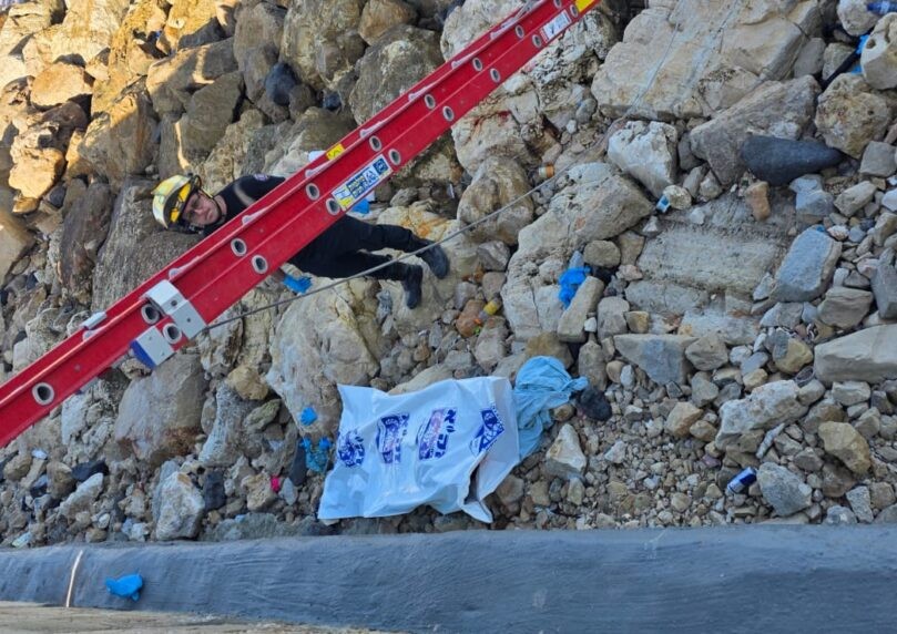 מקרה חריג: גופת אדם חולצה מבין הסלעים בנמל יפו