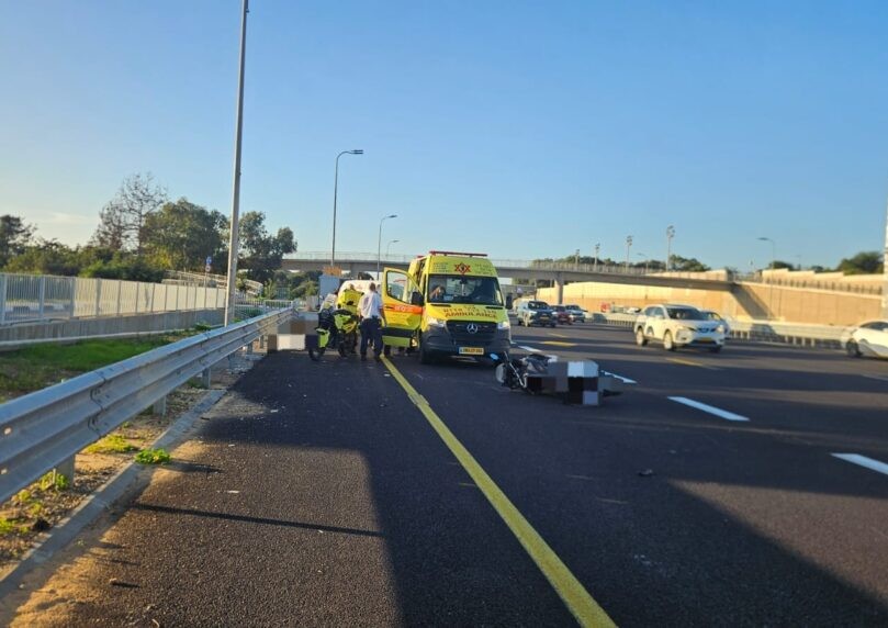 הקטל בדרכים: רוכב אופנוע נהרג בתאונה בכביש החוף
