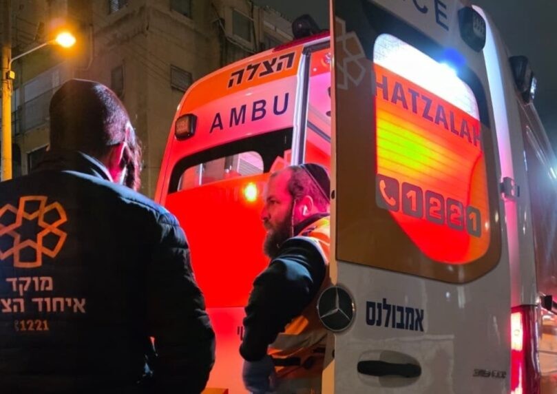 גבר בן 45 התמוטט בזמן תפילת שחרית בגן יבנה ופונה במצב יציב