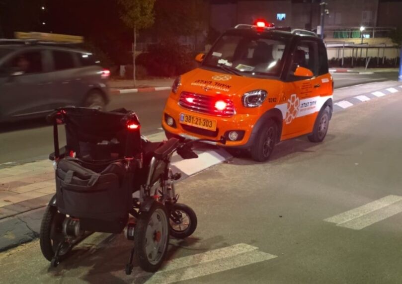 מחריד: בן 60, נכה בכיסא גלגלים, נפצע קשה כשחצה כביש בשדרות