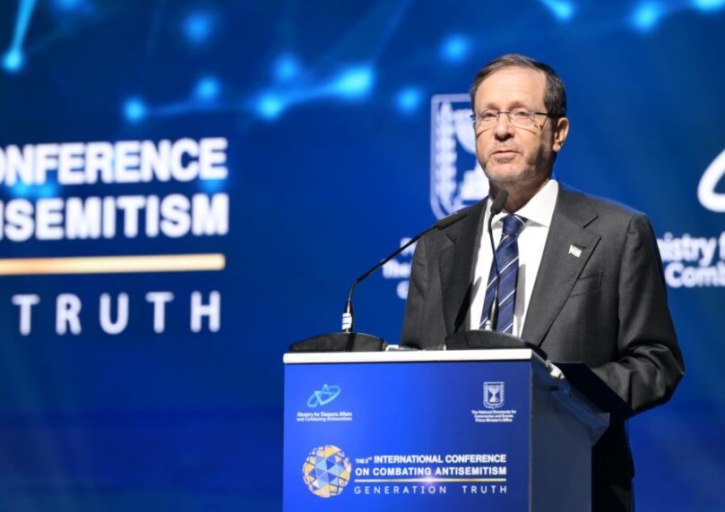 הרצוג עוקץ את ממדאני: האנטישמיות לא נעלמה - היא לובשת חליפה