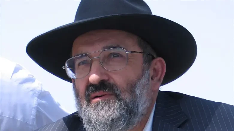 הדמות התורנית המוכרת במסר פיוס לרב לנדו: "אשמח להיפגש"
