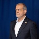 הנשיא פזשכיאן מודה: "אני מנותק קשר מהמנהיג העליון"