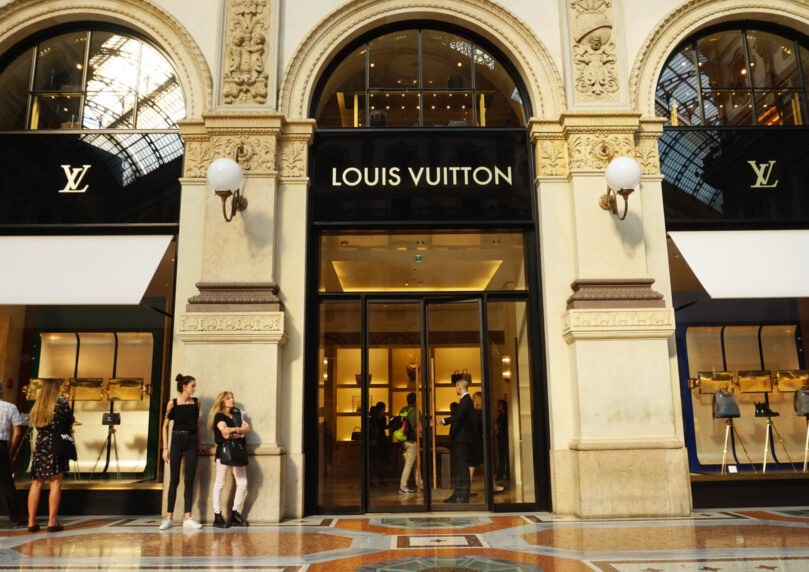 תאגיד LVMH דיווח על רווחים טובים מהצפוי – איך תגיב המניה?
