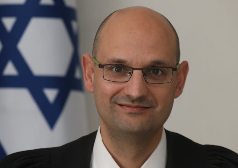 השופט סירב לפסול עצמו, למרות שרעייתו עסקה בתיק של אוריך
