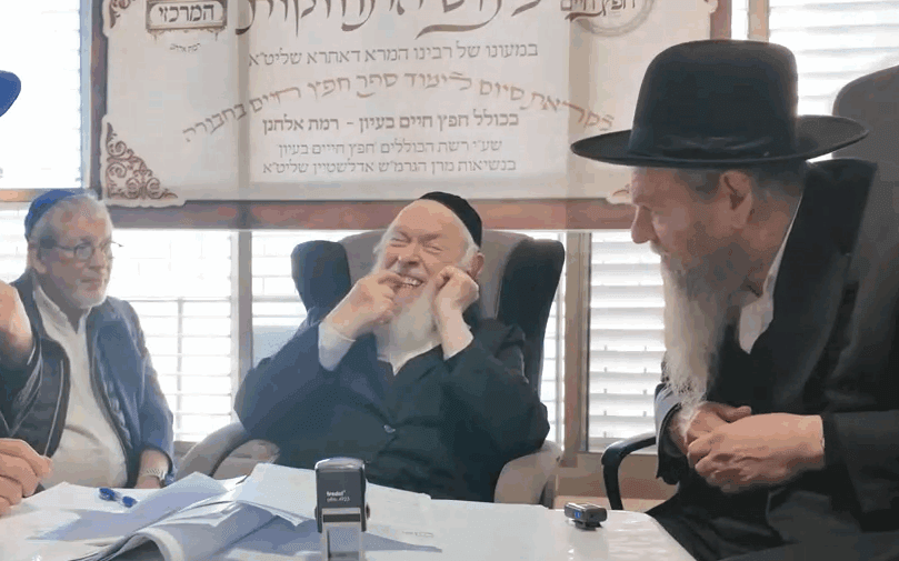 כולן שלמות: מרן הראה לרבנים את השיניים
