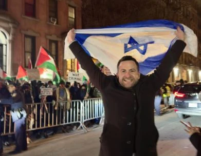 אחרי טורונטו: הפגנה פרו-פלשתינית מחוץ להופעה של גיא הוכמן