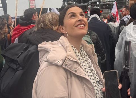פסטיבל אוסטרלי הדיח סופרת מוסלמית תומכת חמאס - והתקפל