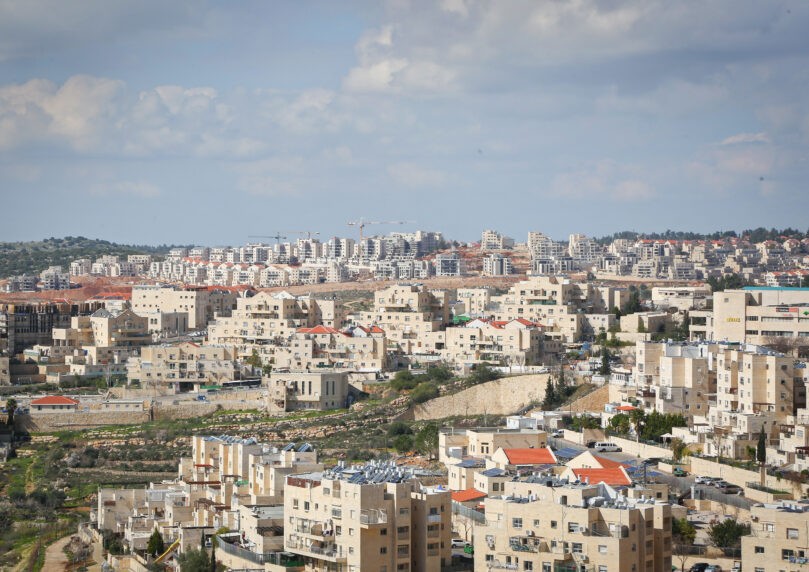 ההבטחה התקיימה: האברך שסגר את שערי העיר חבק בן