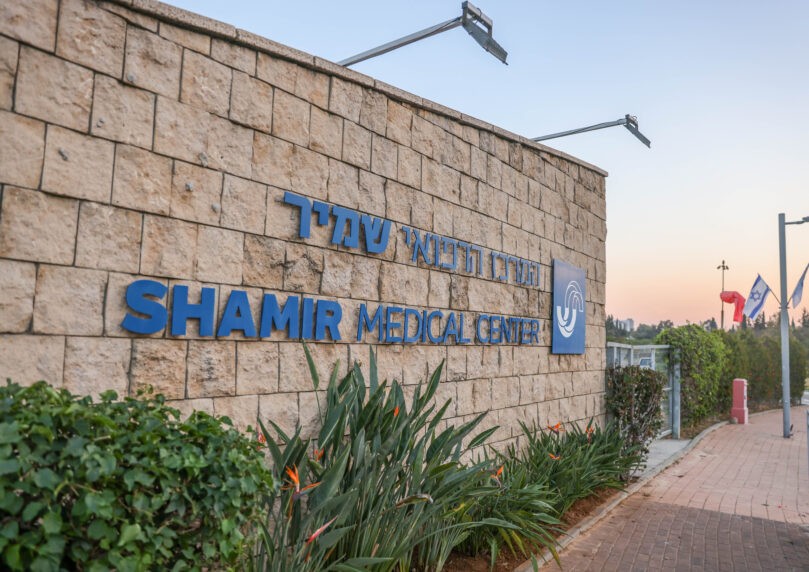 רפואה ברמה עולמית: בכיר מנתחי עמוד השדרה מגיע לישראל