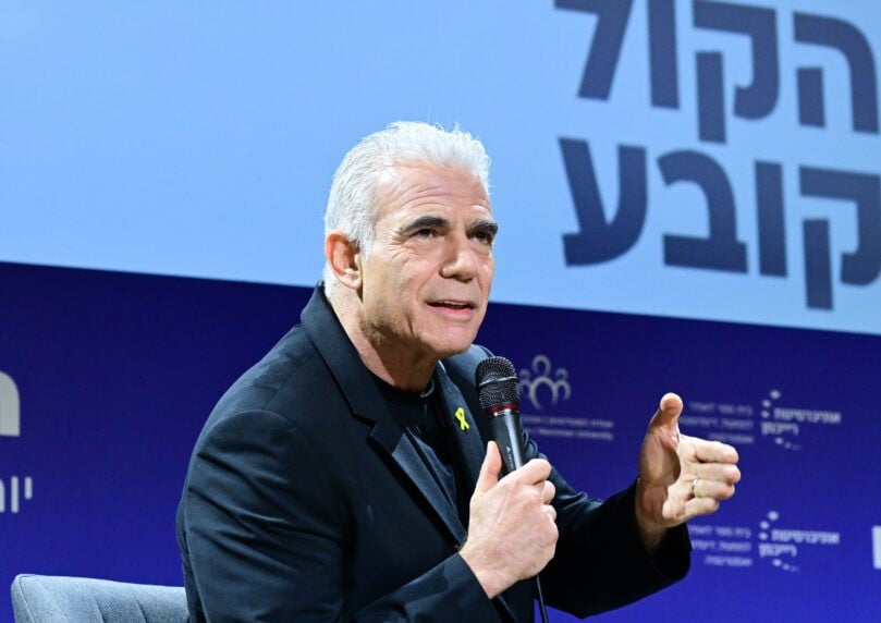 הצעת החוק של לפיד לגבי קטאר - שסותרת את דבריו מלפני כשנה