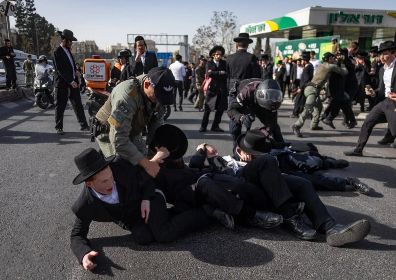 בשידור חי: פאנליסט בערוץ 12 קרא לשחוט חרדים | צפו