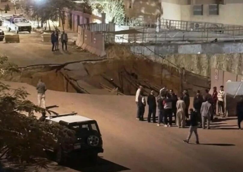 בולען גרם לקריסה של שני בניינים בקהיר | צפו בתיעוד