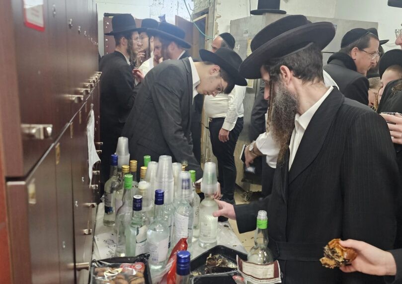 עשרות בקבוקי עראק נפתחו: החסידים שיתפו את הניסים