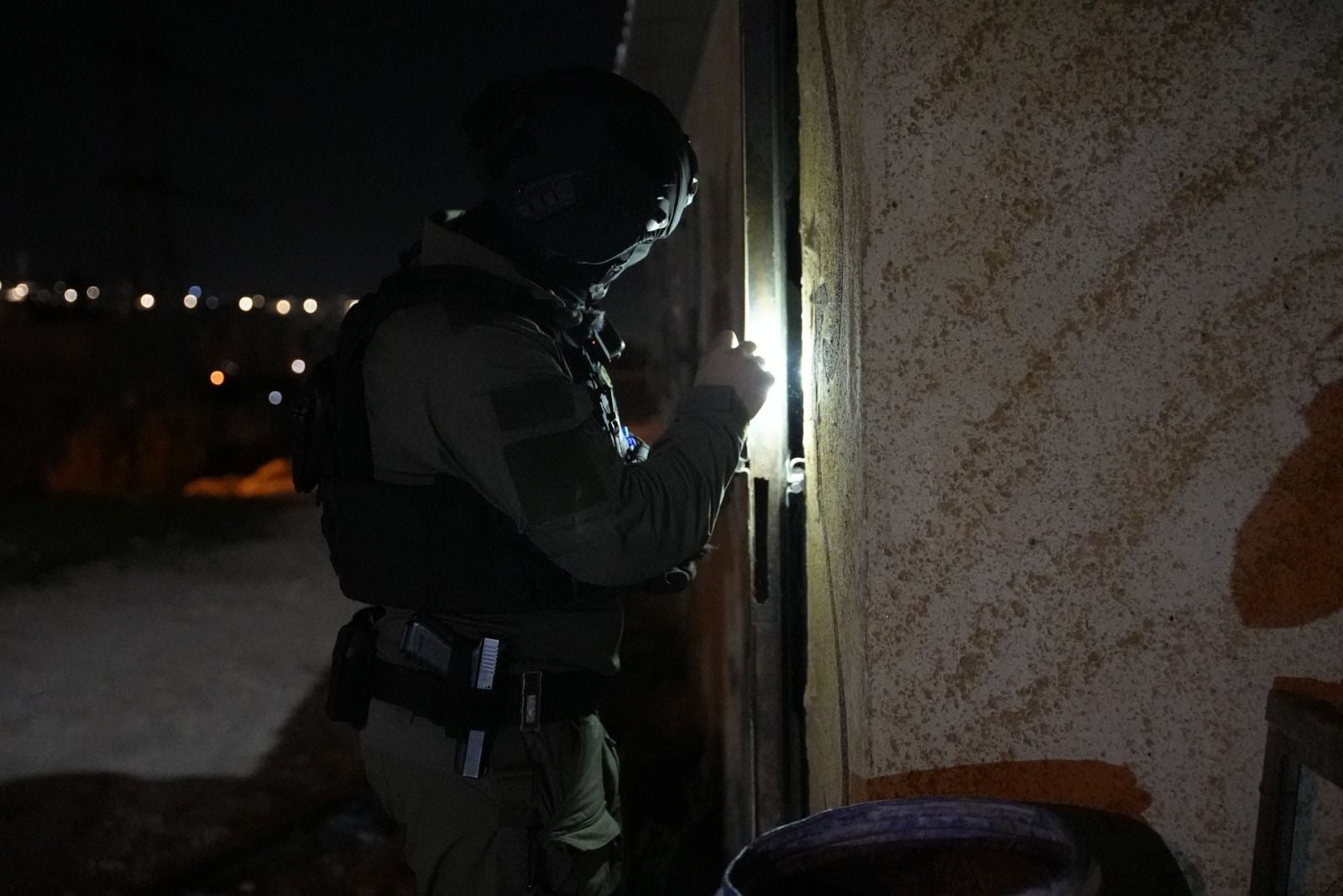 ערבי מחברון נעצר בחשד שזייף מסמכים רשמיים ואישורי שהייה