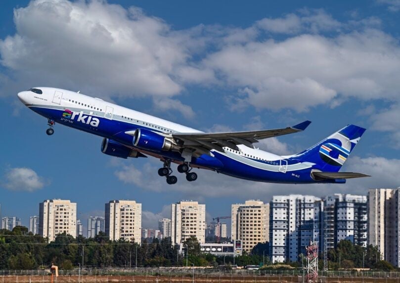 נתב"ג תחת אש: טיסת ארקיע שלא הצליחה לנחות בזמן המטח