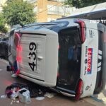 חיילות חולצו כשההמון מאחוריהן, מפגינים הפכו ניידת