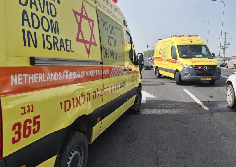 אסון בכביש 25: רוכב אופנוע כבן 30 נהרג בהתנגשות עם רכב בנגב