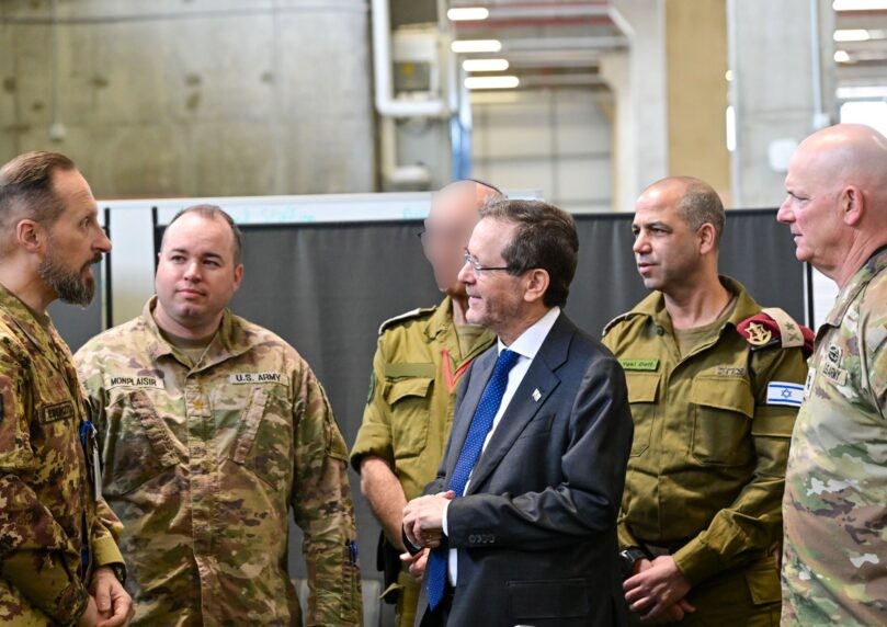 הרצוג במפקדת התיאום לעזה: "משטר הטרור האיראני חייב להיעלם"