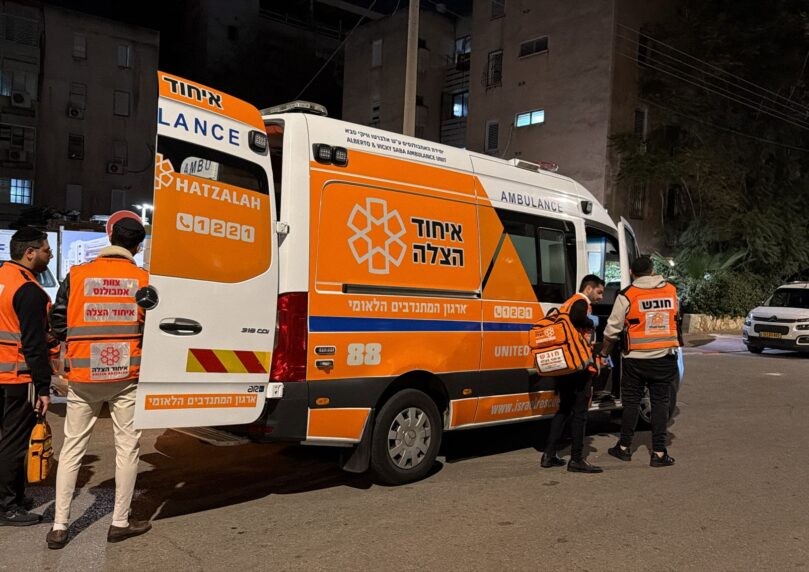 פעולות החייאה בגבר בן 35 - שנחנק תוך כדי ארוחה בביתו