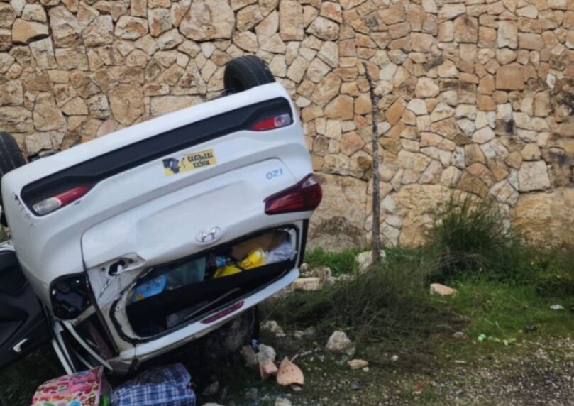 רכב נפל מגובה 5 מטרים במבשרת, אישה חולצה במצב קשה | תיעוד
