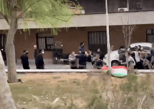 המחאה מחריפה: עימותים אלימים בין סטודנטים לחברי הבסיג'