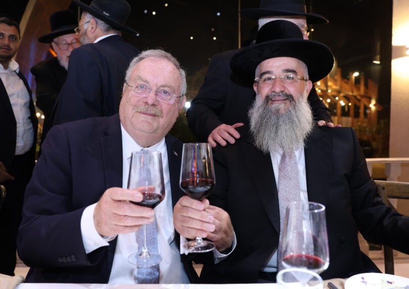 כולם התייצבו: רבה של אור עקיבא חיתן את בנו