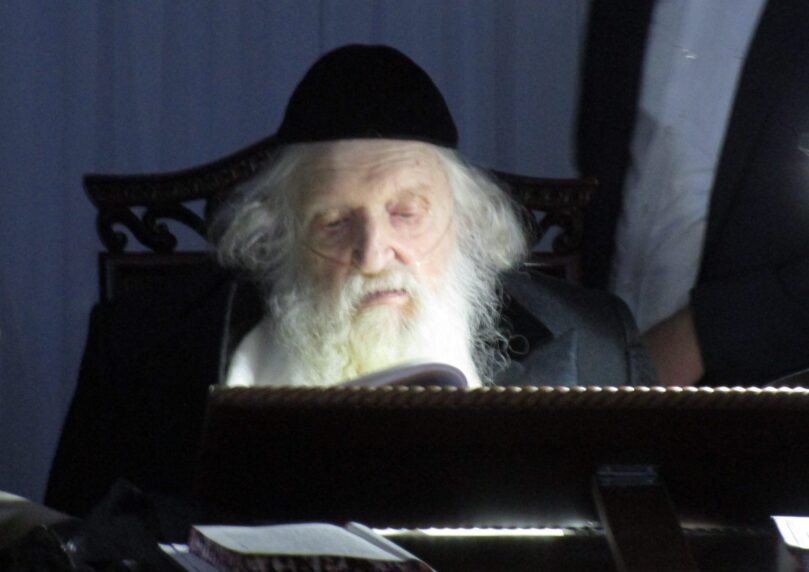 יום הבהיר: מרן הגר"מ שטרנבוך הגיע לגיל 100 בלע"ה