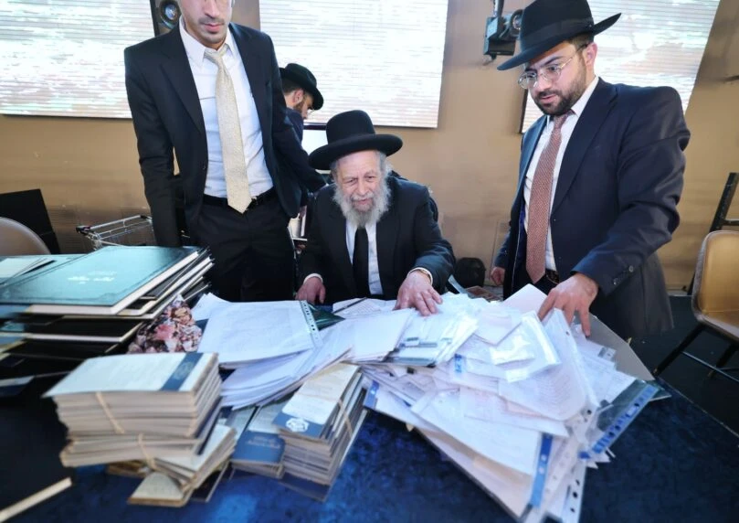 למרות הגזירות: 1200 כתבו 'חבורות' על הסוגייה