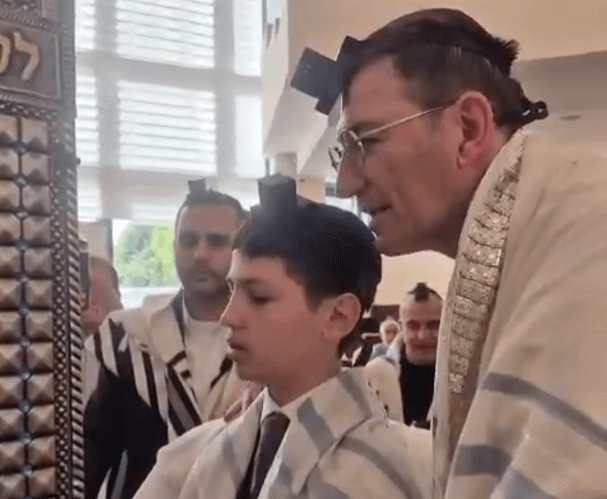 בועז ביסמוט חגג בר מצווה לבנו: "מתרגש עד דמעות" | צפו