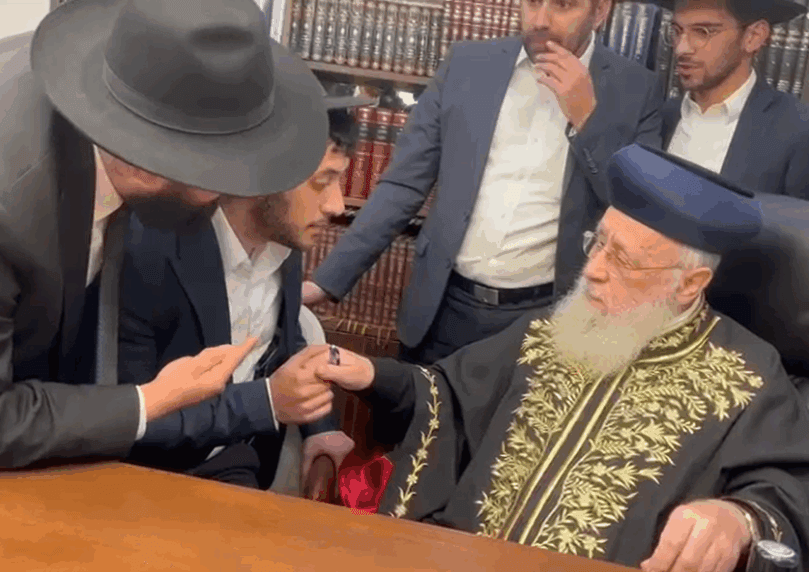עלה להתברך: ההוראה של מרן לאסיר שלא נתנו לו תפילין
