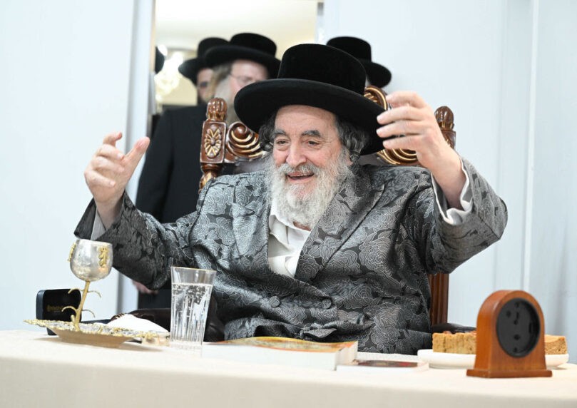 למרות מחלתו, הרבי בשירה מלאת שמחה ואמונה