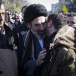 באיראן נמנעים מלהכריז על בנו של חמינאי כיורש: "יהפוך למטרה"