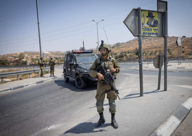 חשד לפיגוע בבנימין: בן 17 נפצע וטען שנדרס עקב עימות עם ערבי