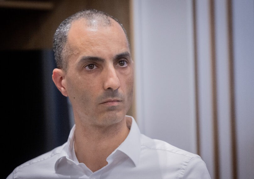 בלי אחריות, בלי סמכות: הסכנה שבהפקדת גורלנו בידי הפקידים