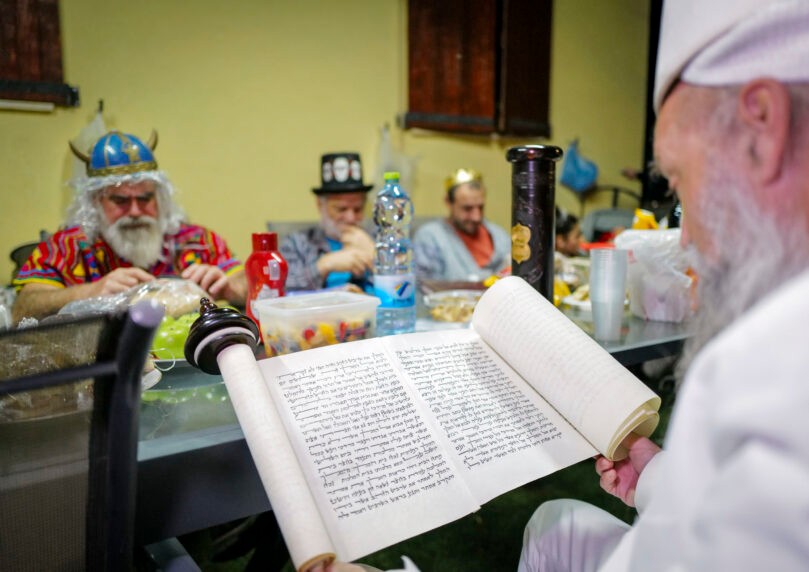 פורים תחת אש: ההנחיות המלאות של פיקוד העורף והרבנים הראשיים