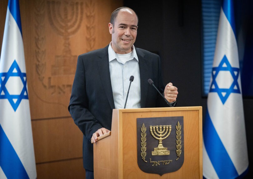 זעזוע בצמרת האוצר: המנכ"ל אילן רום פורש לאחר אישור התקציב