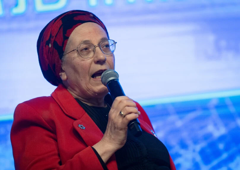 מקורב לסטרוק חושף: הסיבה שהשרה בחרה לשתוק מול הפרסומים נגדה