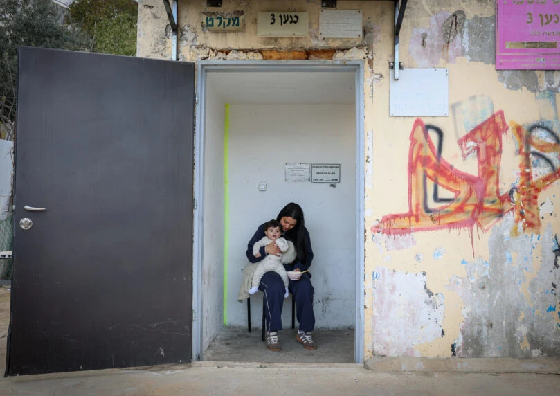 אזעקות של שגרה: האם שכחנו איך לבקש גאולה?