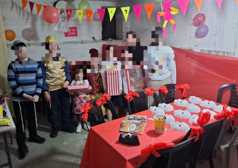 בני ברק לא נכנעת: חגיגות פורים עוברות למקלטים